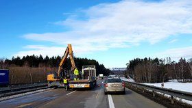Odstraňování dočasných svodidel na D1 na Vysočině (9. únor 2019)