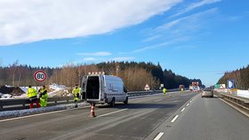 Odstraňování dočasných svodidel na D1 na Vysočině (9. únor 2019)