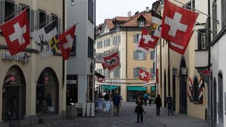 Švýcaři v referendu zavrhli stálý příjem pro všechny občany