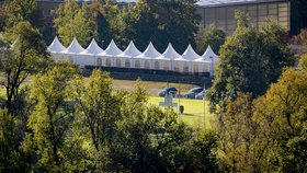 Po střelbě na hudebním večírku ve městě Aarau zemřela jedna žena, pět dalších lidí utrpělo zranění.