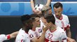 Fotbalisté Švýcarska slaví gól do sítě Albánie