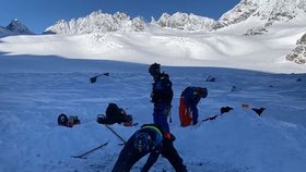 Na ledovci ve švýcarských Alpách objevili tělo britského turisty, který zmizel v roce 1974.