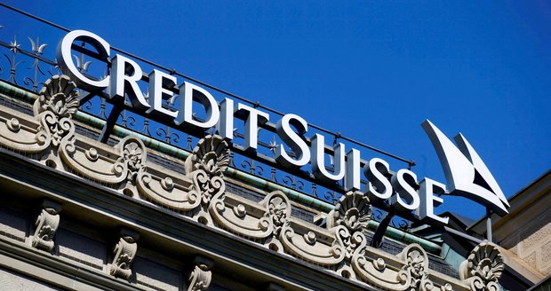 Švýcarský gigant v potížích: Credit Suisse se propadá a stahuje s sebou i evropské akcie