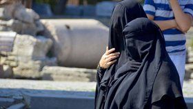 Ve Švýcarsku zakázali burky: Muslimky zákon ignorovaly, dostaly pokuty 