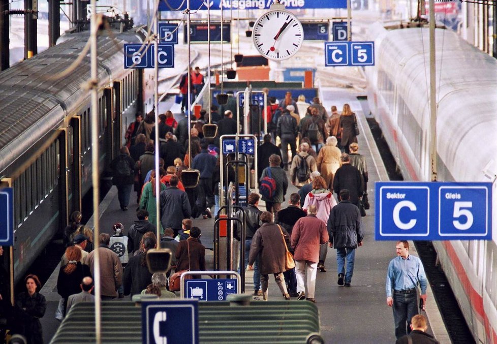 Nádraží v Basileji: švýcarské vlaky jezdí jako hodinky.