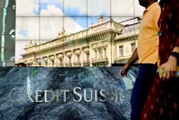 Dramatický pád bankovního titána: Jednání o Credit Suisse se komplikují! Ve hře i zestátnění banky