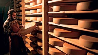 Etivaz: Lahodný sýrový unikát s vůní bylinek, který si Švýcaři nechávají pro sebe