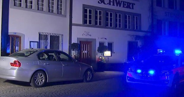 Incident se odehrál ve švýcarské restauraci.