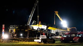 Při nehodě turistického autobusu ve Švýcarsku zemřelo několik lidí.