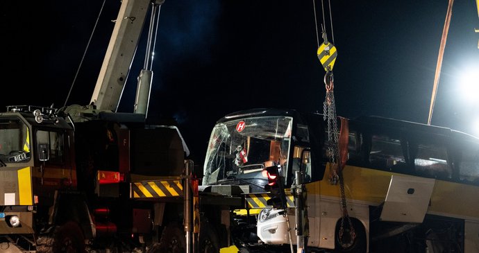 Při nehodě turistického autobusu ve Švýcarsku zemřelo několik lidí.
