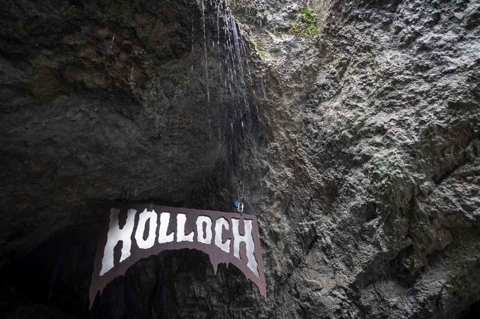 Turisté, kteří se několik dní kvůli navýšení vodní hladiny nemohli dostat ze švýcarského jeskynního systému Hölloch, jsou opět volní