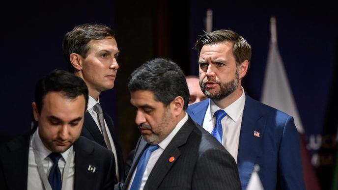 Jednání o příměří mezi USA a Íránem se ve Švýcarsku účastní vedle J. D. Vance, šéfa diplomacie USA také premiér Pákistánu a premiér Kataru Jednání o příměří mezi USA a Íránem se ve Švýcarsku účastní vedle J. D. Vance, šéfa diplomacie USA také premiér Pákistánu a premiér Kataru
