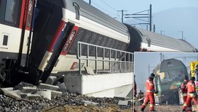 Ve Švýcarsku došlo k dramatické srážce rychlíku a příměstského vlaku.