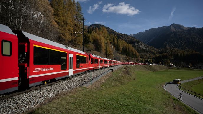 Švýcarsko vytvořilo nový světový rekord. Vypravilo nejdelší osobní vlak na světě.