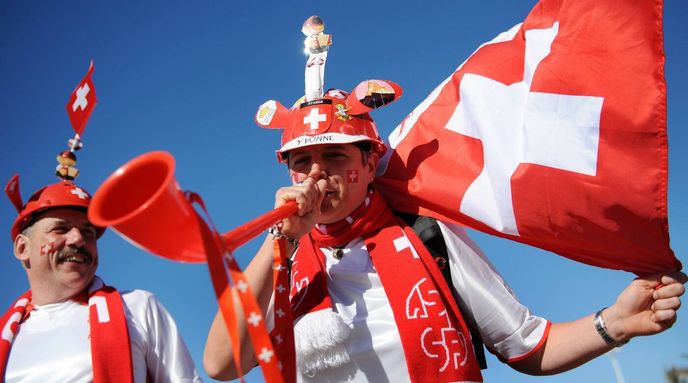 Švýcarsko žije sen o penězích spadlých z nebe Švýcarsko žije sen o penězích spadlých z nebe