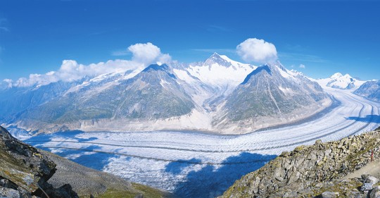 Poklidný pochod přes Aletschský ledovec ve švýcarských Alpách může být i adrenalinovým zážitkem