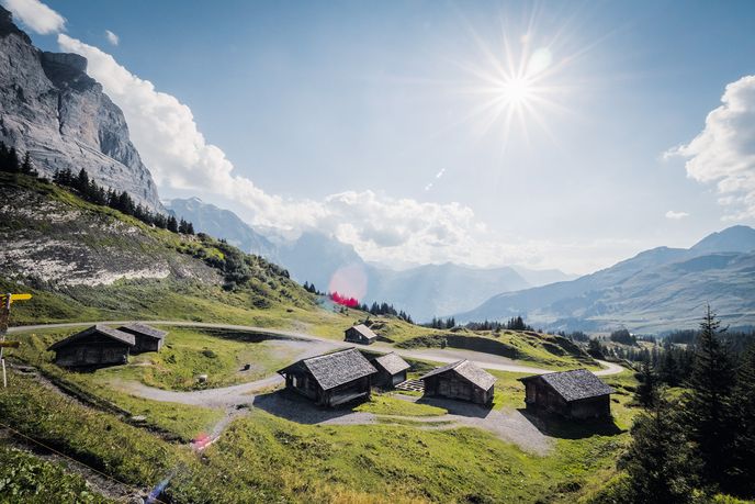 Průsmyk Grosse Scheidegg – brána do údolí Grindelwaldu, který spojuje s Meiringenem. Pro automobilovou dopravu je průsmyk nepřístupný.