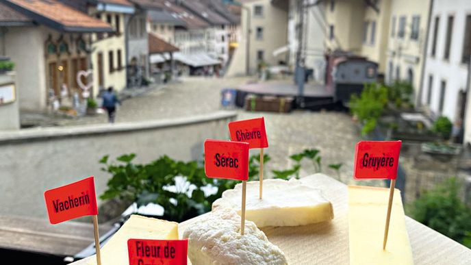 Výběr lokálních sýru v městečku Gruyeres
