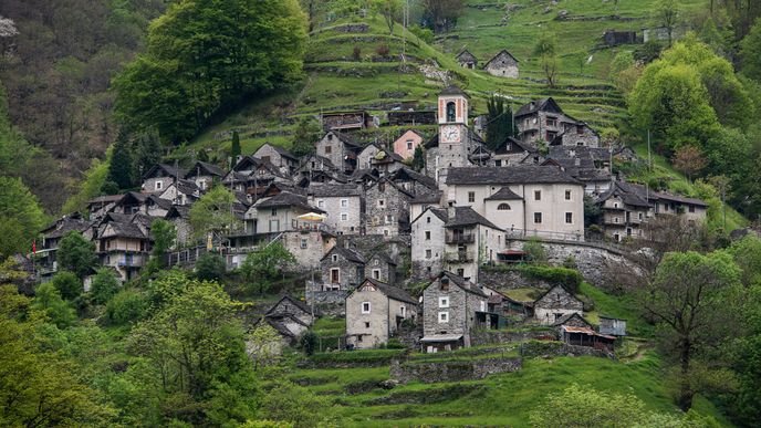 Vesnička Corippo se nacházející se v italsky mluvícím kantonu Ticino.