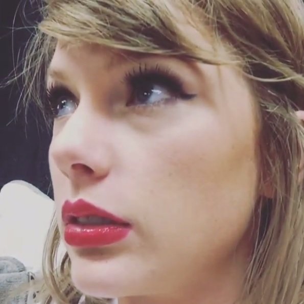 Vyděšená Taylor Swift