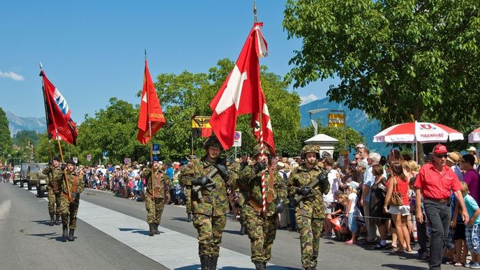 Švýcarská armáda pod tlakem ochránců práv zvířat slíbila, že její vojáci a zaměstnanci budou od příštího roku jíst jen domácí potraviny.