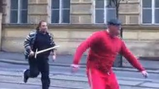 Pět věcí, které nás naučila pražská bitka Aragorna s Karkulkou Pět věcí, které nás naučila pražská bitka Aragorna s Karkulkou