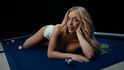 Kontroverzní reklama s herečkou Sydney Sweeney, zahalená při ní je opravdu jen minimálně