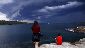 Nedaleko pláže Bondi u Sydney byl dnes k vidění dechberoucí úkaz. Mraky vypadaly jako blížící se vlna tsunami.