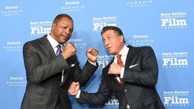 Sylvester Stallone a Carl Weathers na filmovém festivalu v Santa Barbaře v únoru 2016