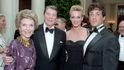 Ronald a Nancy Reaganovi se Sylvesterem Stallonem a Brigitte Nielsenovou (1985). Ronald a Nancy Reaganovi se Sylvesterem Stallonem a Brigitte Nielsenovou (1985).