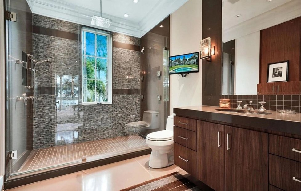 Dům Sylvestera Stallonea na Floridě: Koupelna