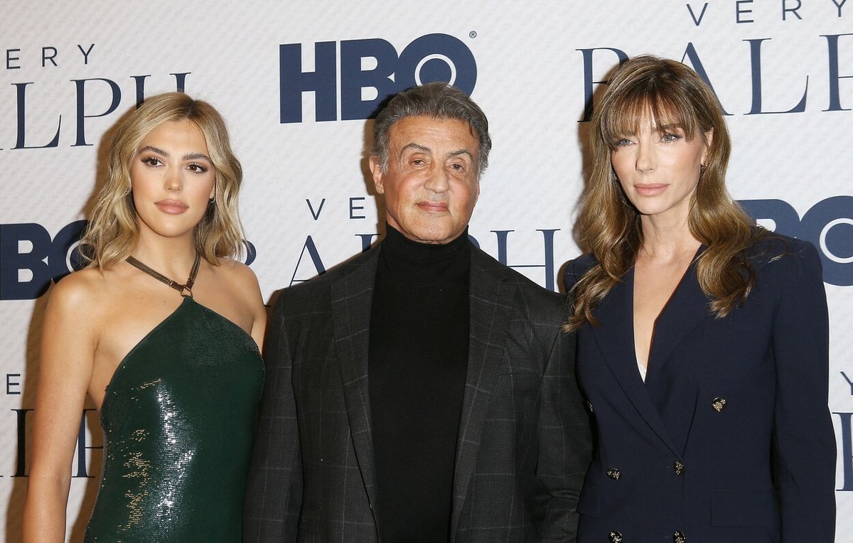 Sylvester Stallone s manželkou Jennifer Flavin (vpravo) a s dcerou