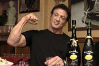 Stallone s bodyguardem přinutili 16letou dívku k orálnímu sexu, tvrdí policejní dokument zveřejněný Daily Mailem