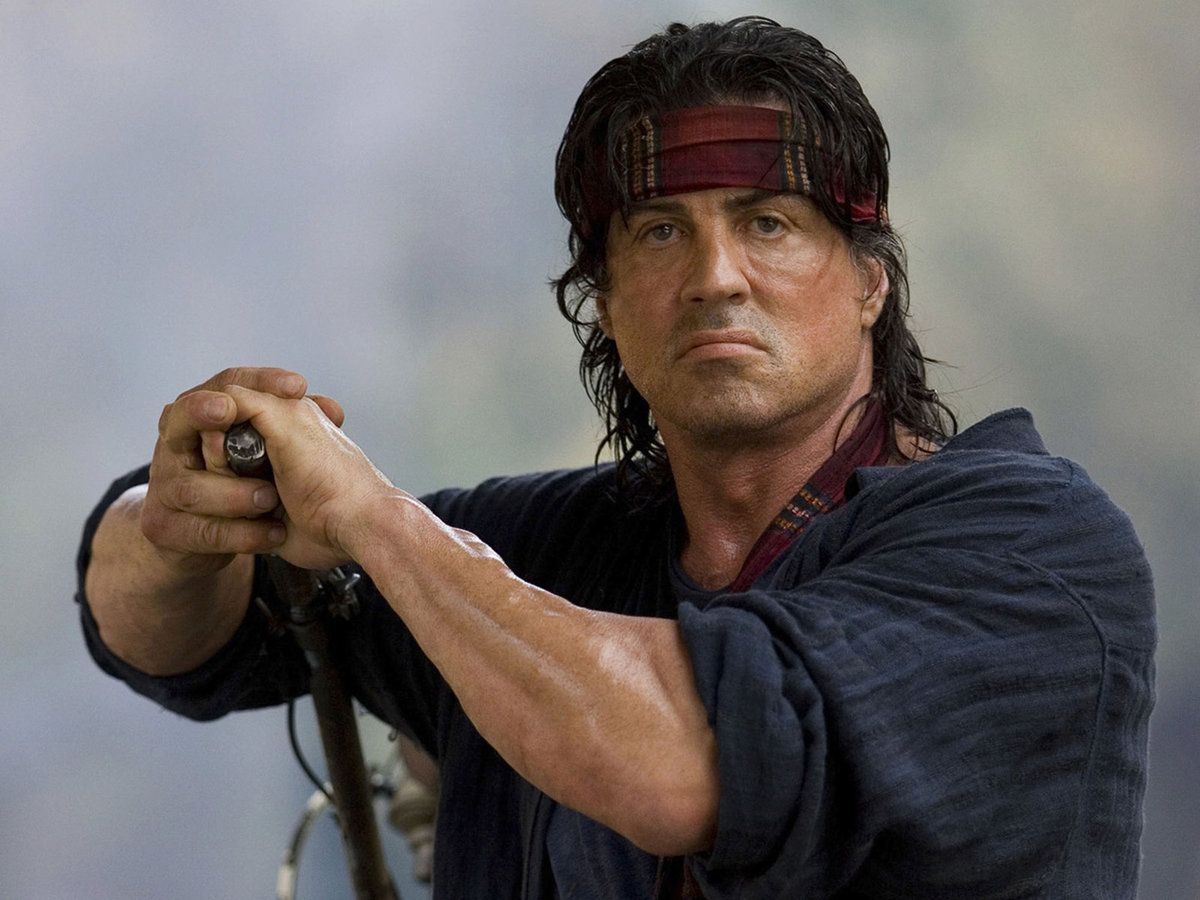 Sylvester Stallone jako válečný veterán Rambo.