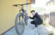 Rosťa (13) chtěl kolo, tak si na něj vydělal: Je to hodinový syn!