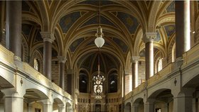 Největší synagoga v Česku se po třech letech otevírá: Oprava za 100 milionů ji rozzářila 