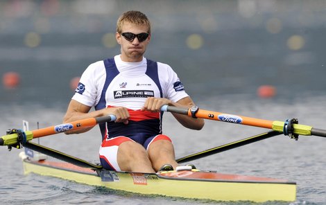 Ondrej Synek of Czech Republic competes during the men&#39;s single sculls quarter-final at the World Rowing Championships in Bled August 31, 2011. REUTERS/Srdjan Zivulovic (SLOVENIA - Tags: SPORT ROWING)