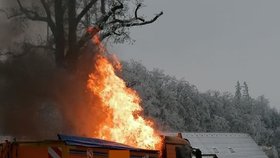 Požár silničního sypače na Uherskohradišťsku