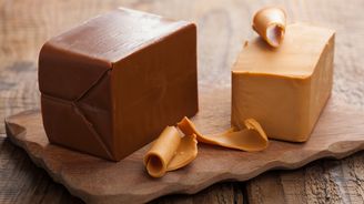 Karamelový sýr brunost: Tradiční pochoutka, bez které se Norové neobejdou