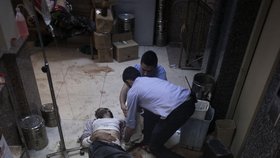 V syrském městě Aleppo zuří válka mezi armádou a teroristy.