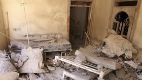 Zničená nemocnice v Aleppu