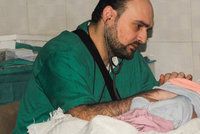 Po náletu na nemocnici v Sýrii už 50 mrtvých. I „nejlepší pediatr v Aleppu“