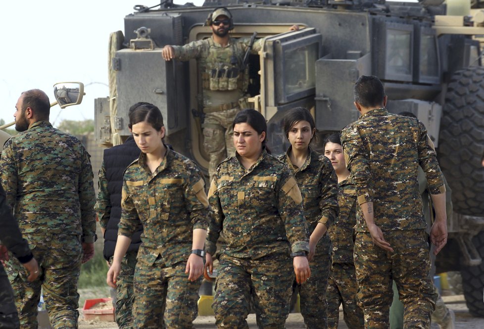 Arabsko-kurdské demokratické síly (SDF) podporované USA oznámily porážku Islámského státu v Baghúzu, posledním území, které ovládal chalífát ISIS.
