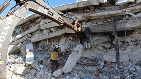 Při explozi muničního skladu v syrské provincii Idlib zemřelo 39 civilistů.