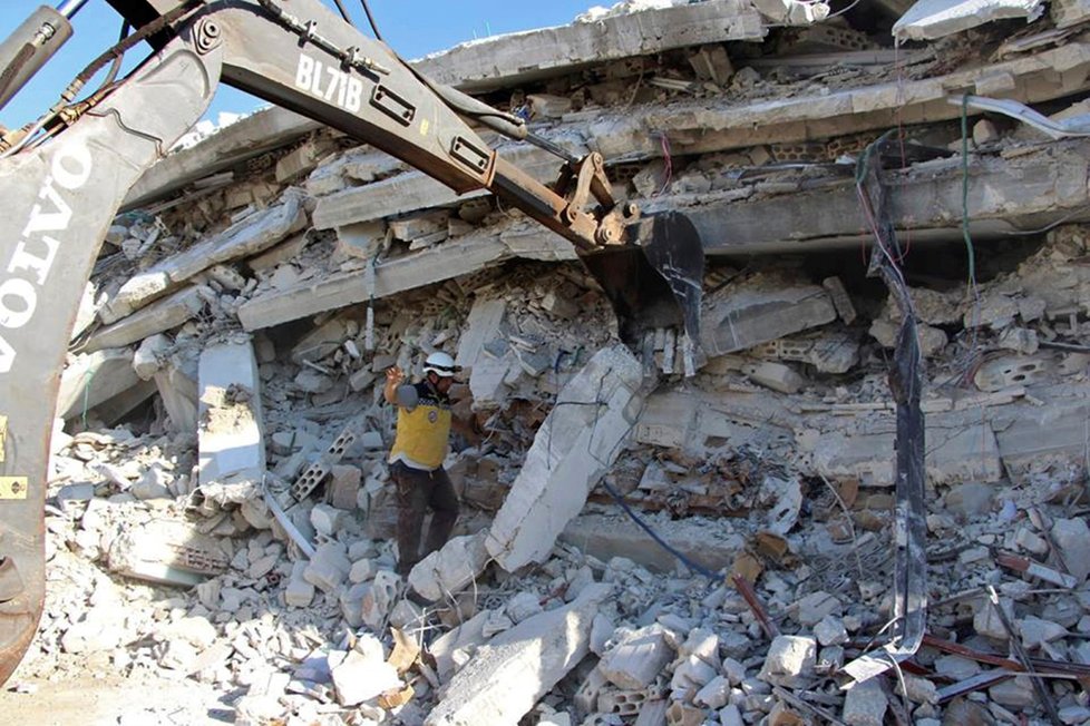 Při explozi muničního skladu v syrské provincii Idlib zemřelo 39 civilistů
