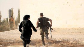 Exilová Syrská organizace pro lidská práva (SOHR) uvedla, že povstalci podporovaní USA obsadili poslední baštu Islámského státu na východě Sýrie. (16.2.2019)