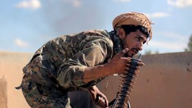 Boj o poslední baštu Islámského státu vrcholí. Ve východní Sýrii se podle syrského exilu vzdalo 150 bojovníků ISIS (4. 3. 2019).