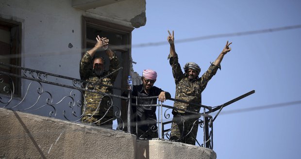 Hlavní bašta ISIS v Sýrii padla: Rakku dobyly arabsko-kurdské milice