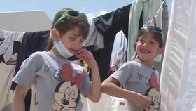 Sedmiletá Masa a její dvojče Malaz přežila chemický útok v Dúmě.