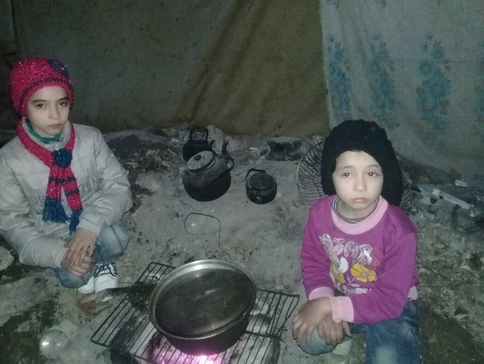 Alaa a Núr a další děti jsou uvězněny v obléhané Ghútě, veřejně prosí svět o pomoc.